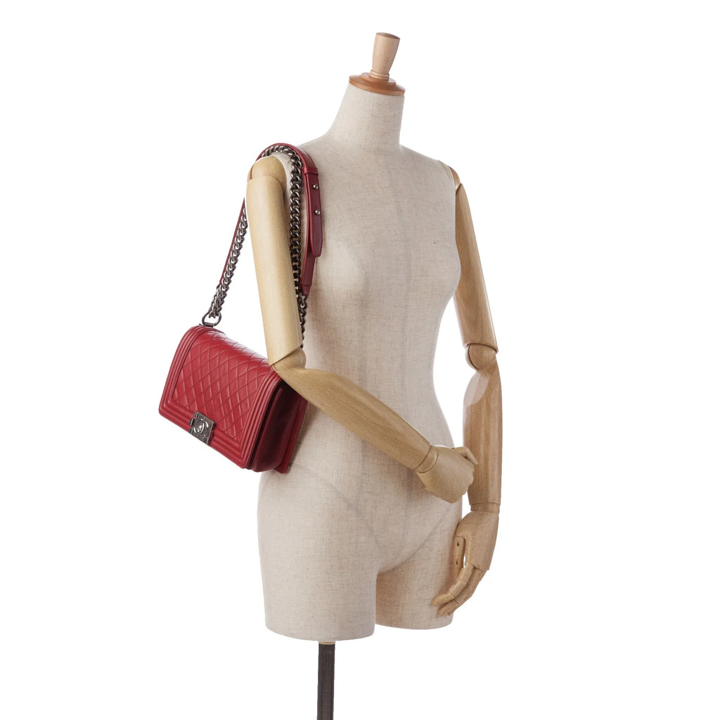 Lambskin Crossbody Unisex (Good) Authenticated Medium Pre-Owned Boy Bag Flap Red Leather Bag
