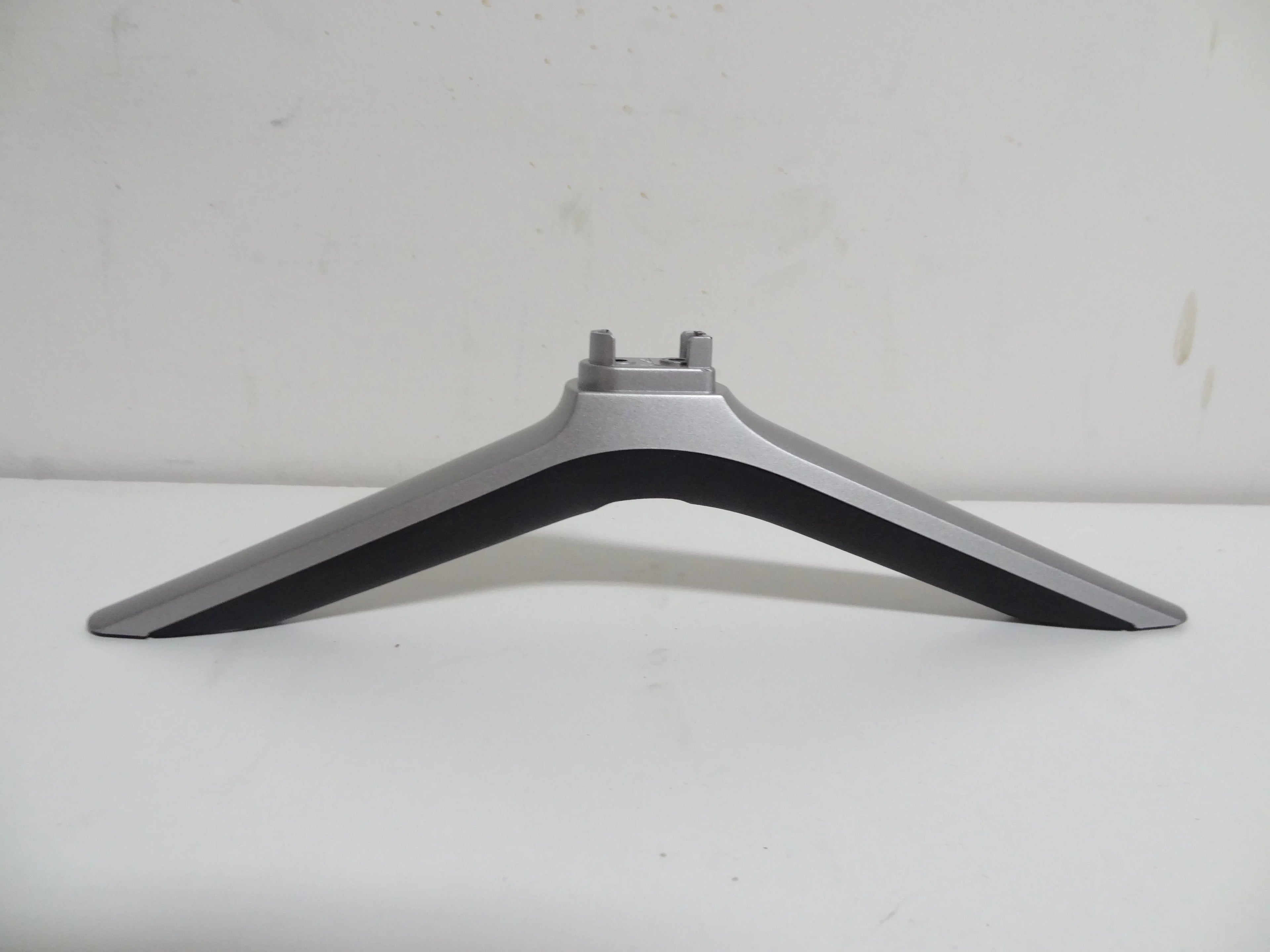 Sharp Legs W/Screws-NEW(08702R LC-55P6000U Stand 08705R)