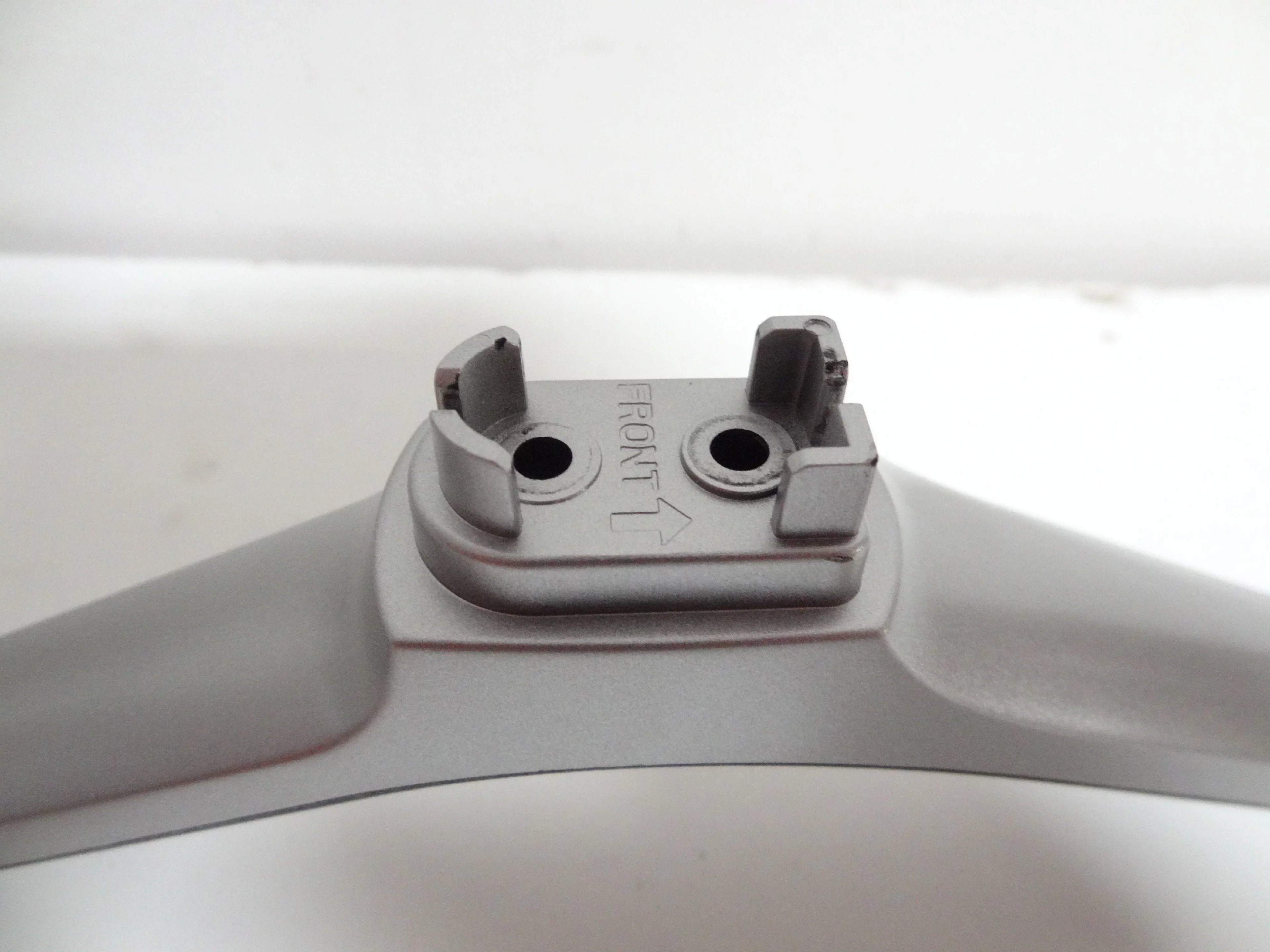 Sharp Legs W/Screws-NEW(08702R LC-55P6000U Stand 08705R)