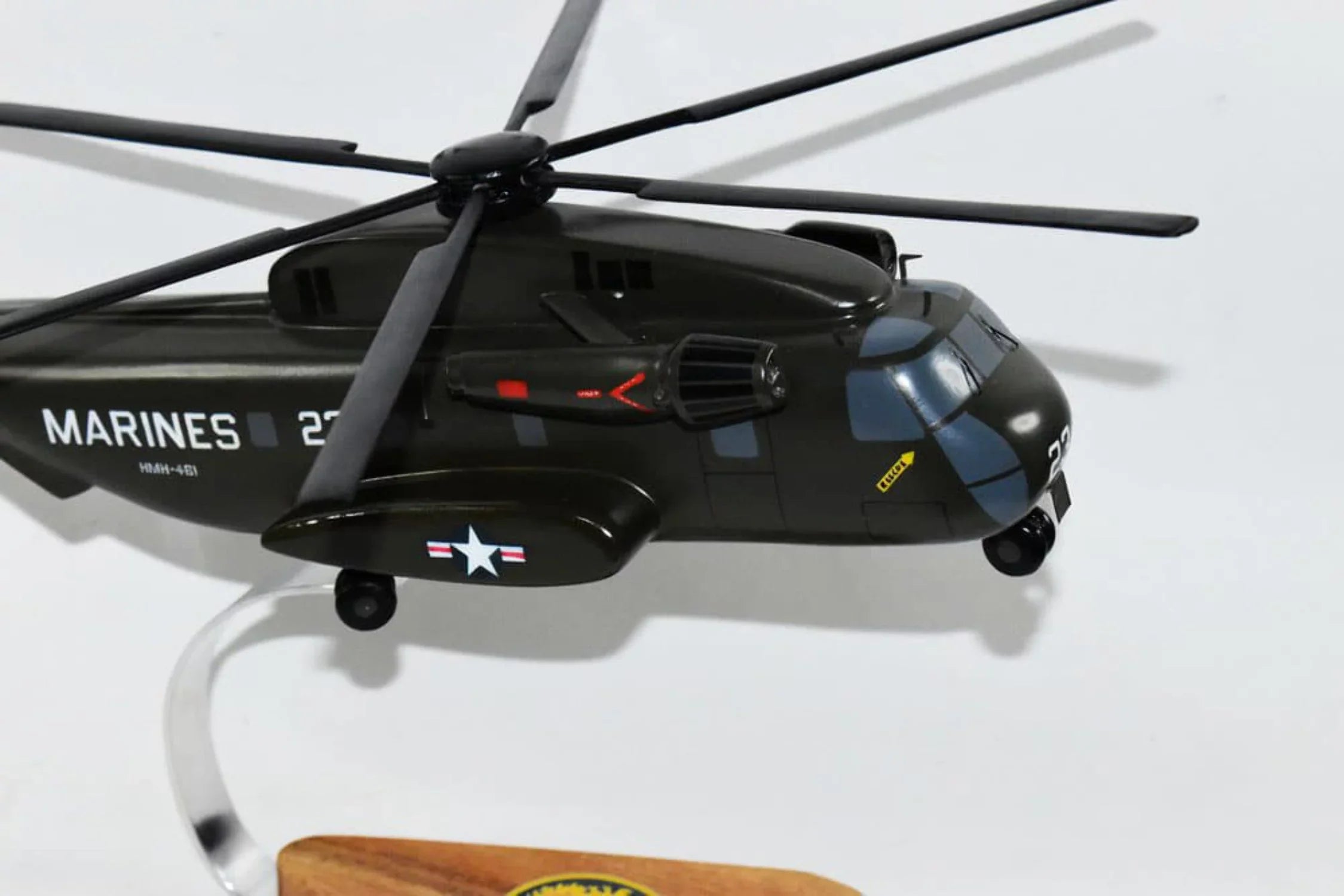 Sikorsky 1/74th (16) Scale, Mahogany SEA CH-53D Model (23) Iron STALLION™, Horses HMH-461