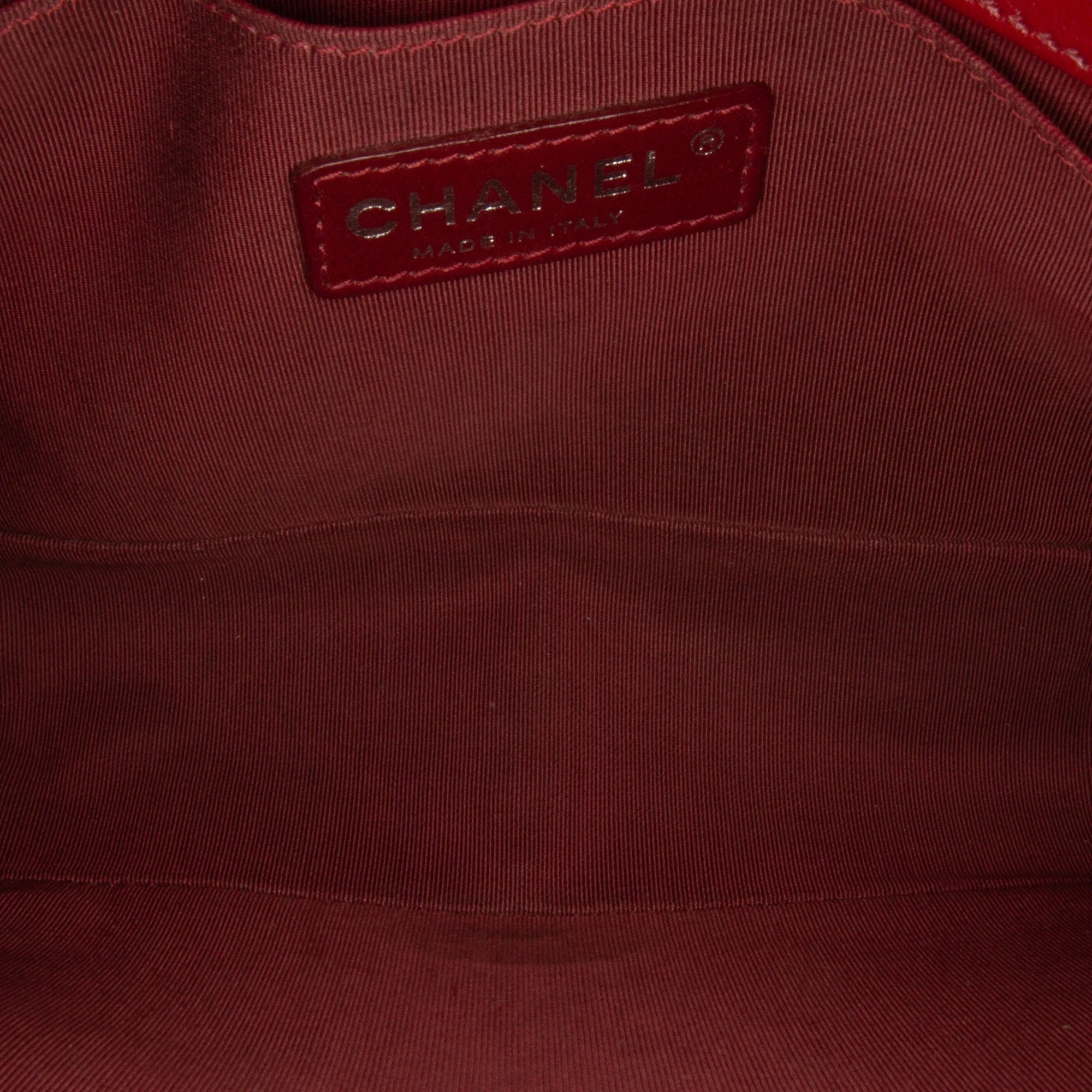 Lambskin Crossbody Unisex (Good) Authenticated Medium Pre-Owned Boy Bag Flap Red Leather Bag