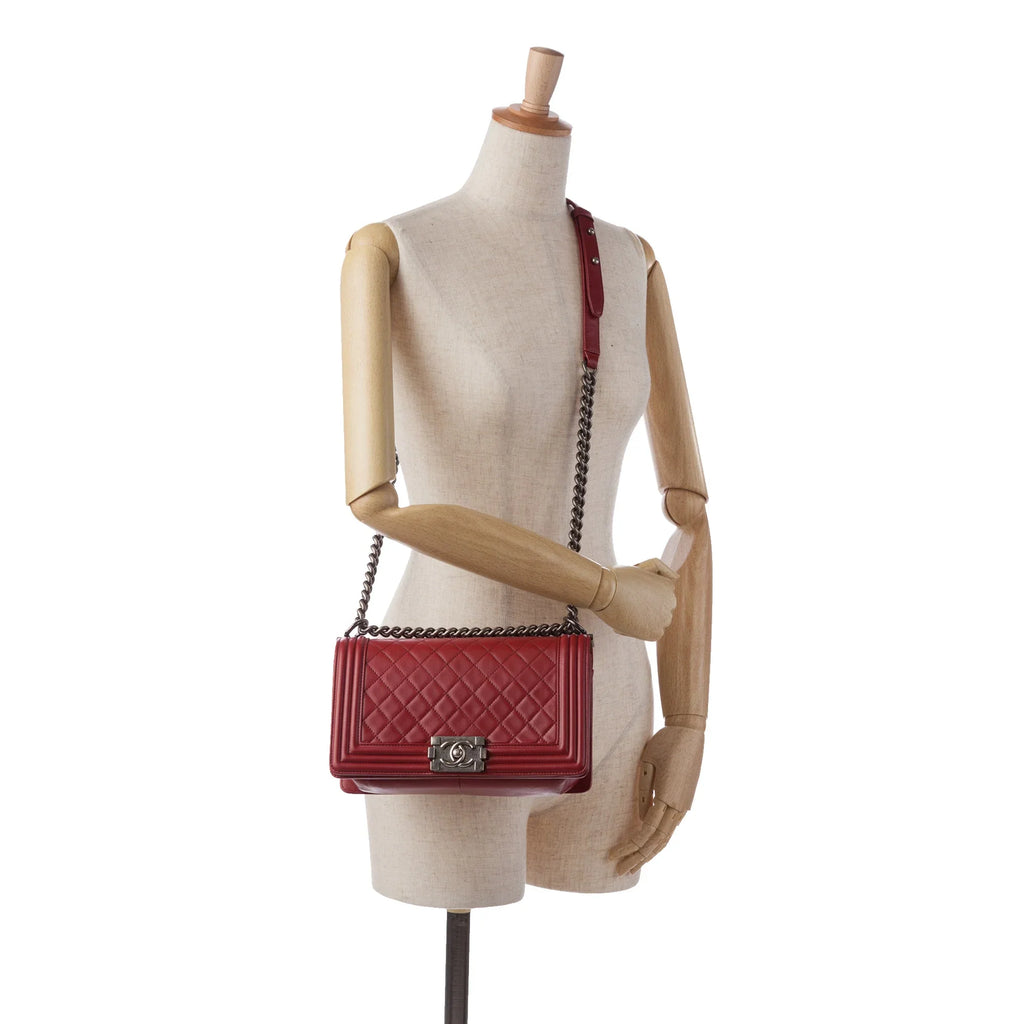 Lambskin Crossbody Unisex (Good) Authenticated Medium Pre-Owned Boy Bag Flap Red Leather Bag