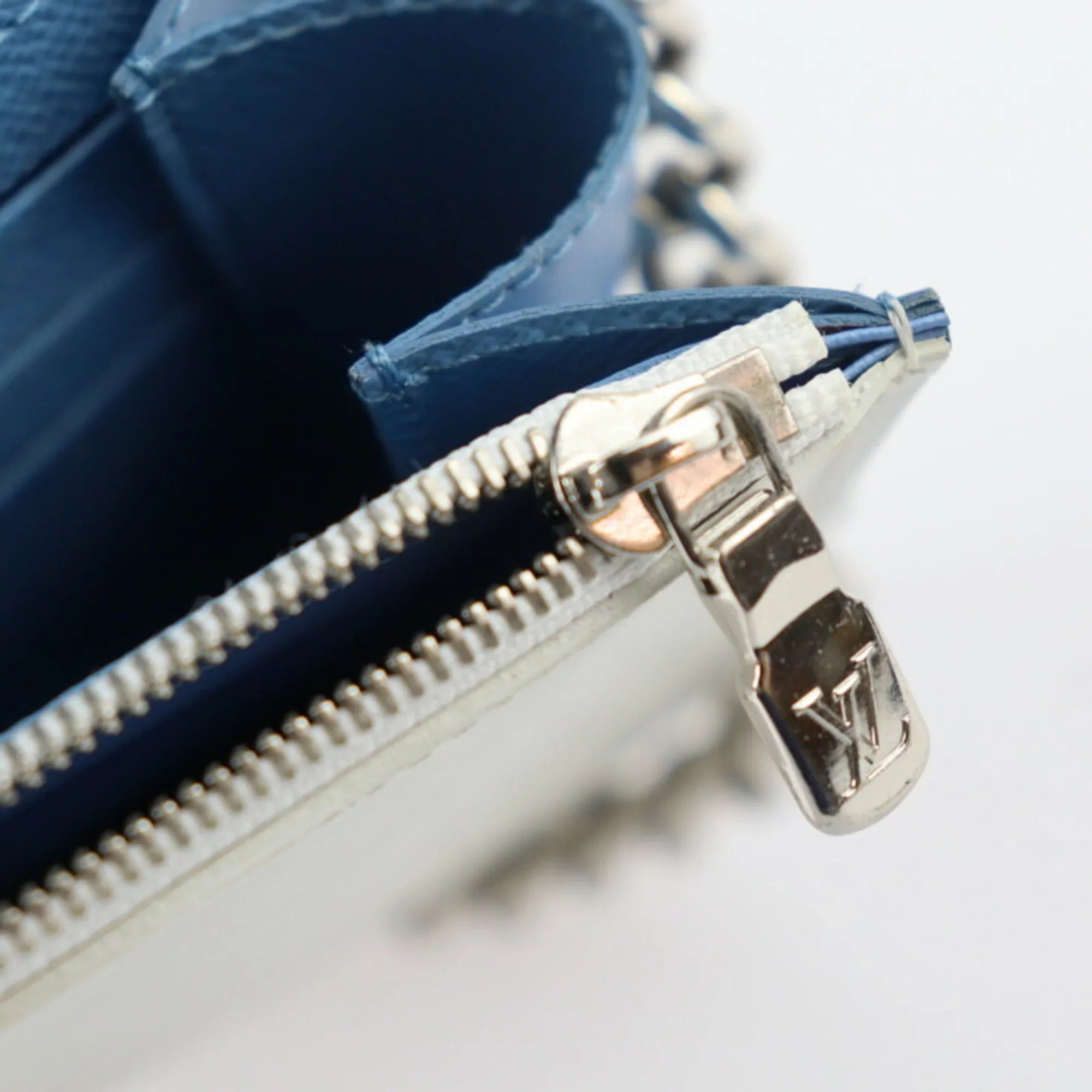 Bag Tribal Epi White Pre-Owned Long Multicolor Blue Series Hardware Mask Shoulder M60795 Wallet (Good) Leather Chain Silver